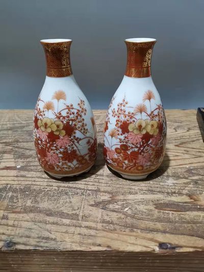 千器雅集—日本回流瓷器臻藏 - 大正时期（民国早期）手绘描金九谷烧德利酒瓶花瓶一对