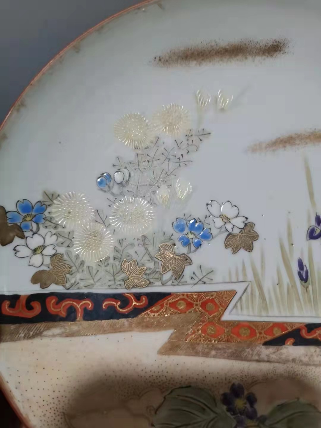 千器雅集—日本回流瓷器臻藏 大正时期（民国时期）描金点金菊花兰花纹饰九谷精品瓷盘