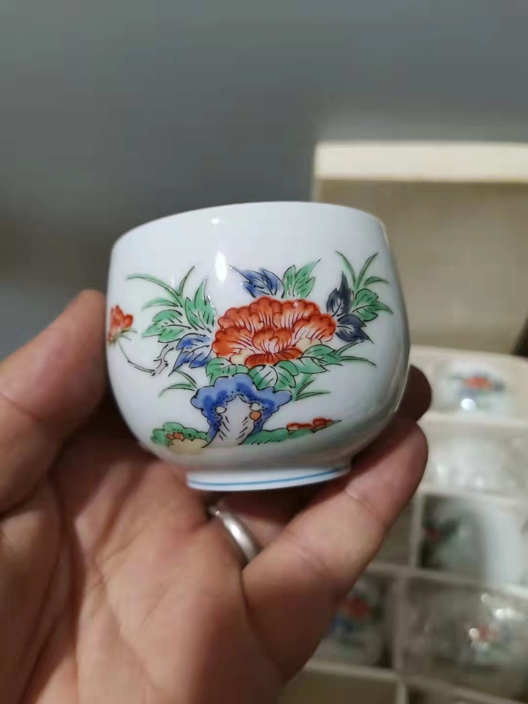 千器雅集—日本回流瓷器臻藏 原盒带底款——昭和时期手绘花卉纹茶杯     一套10个