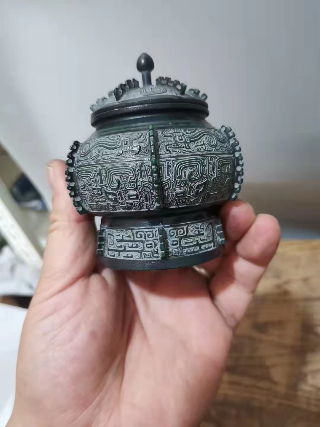 千器雅集—日本回流铜器臻藏 日本回流铜器精品——尚工舍作品  饕鬄纹精工青铜香炉盖炉