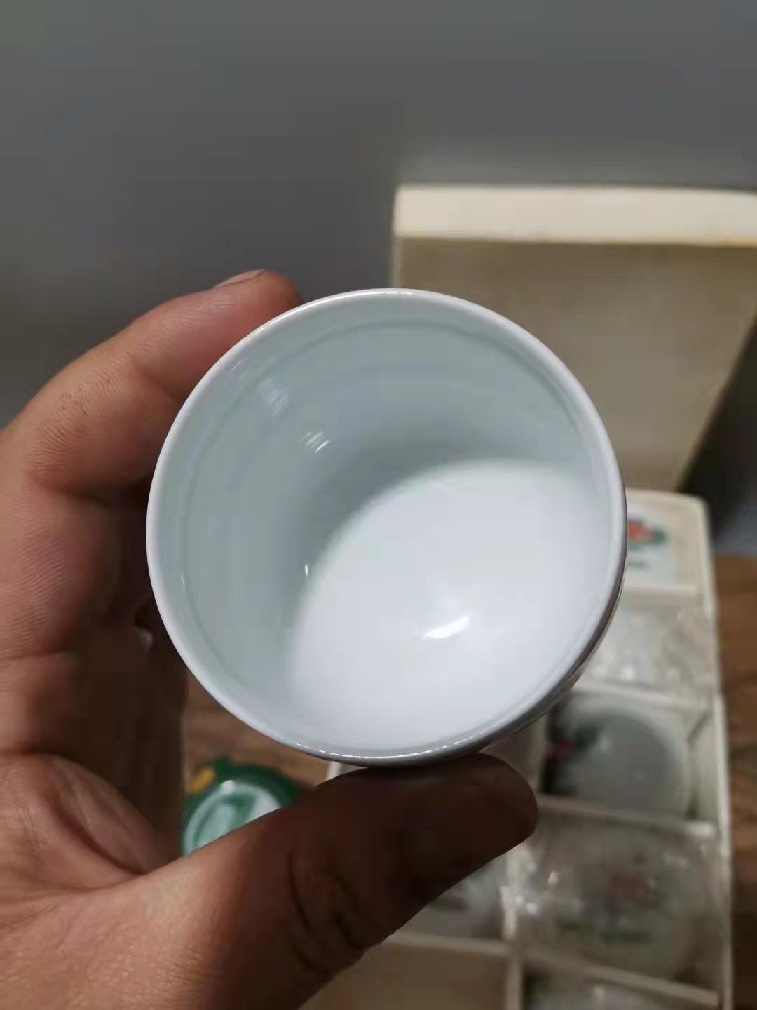 千器雅集—日本回流瓷器臻藏 原盒带底款——昭和时期手绘花卉纹茶杯     一套10个