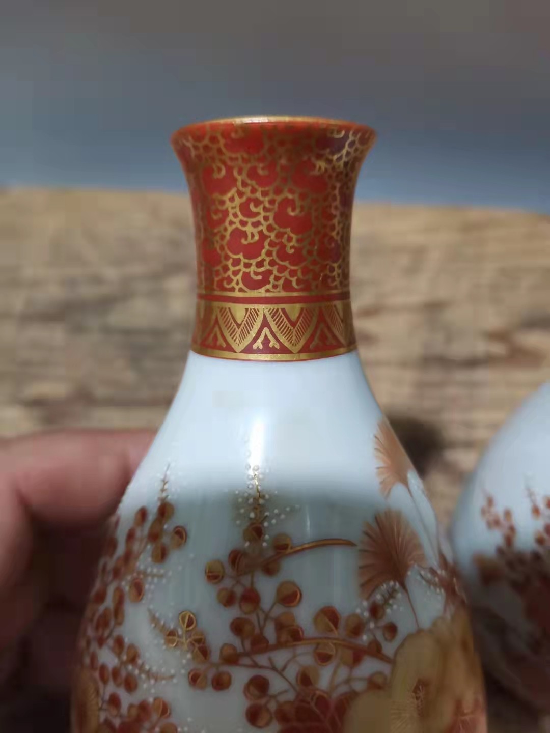 千器雅集—日本回流瓷器臻藏 大正时期（民国早期）手绘描金九谷烧德利酒瓶花瓶一对