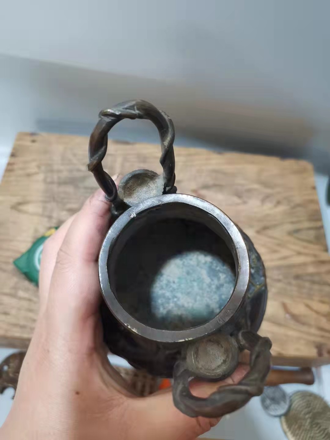 千器雅集—日本回流铜器臻藏 日本回流  昭和时期铜器——浮雕冲天耳三兽腿铜香炉