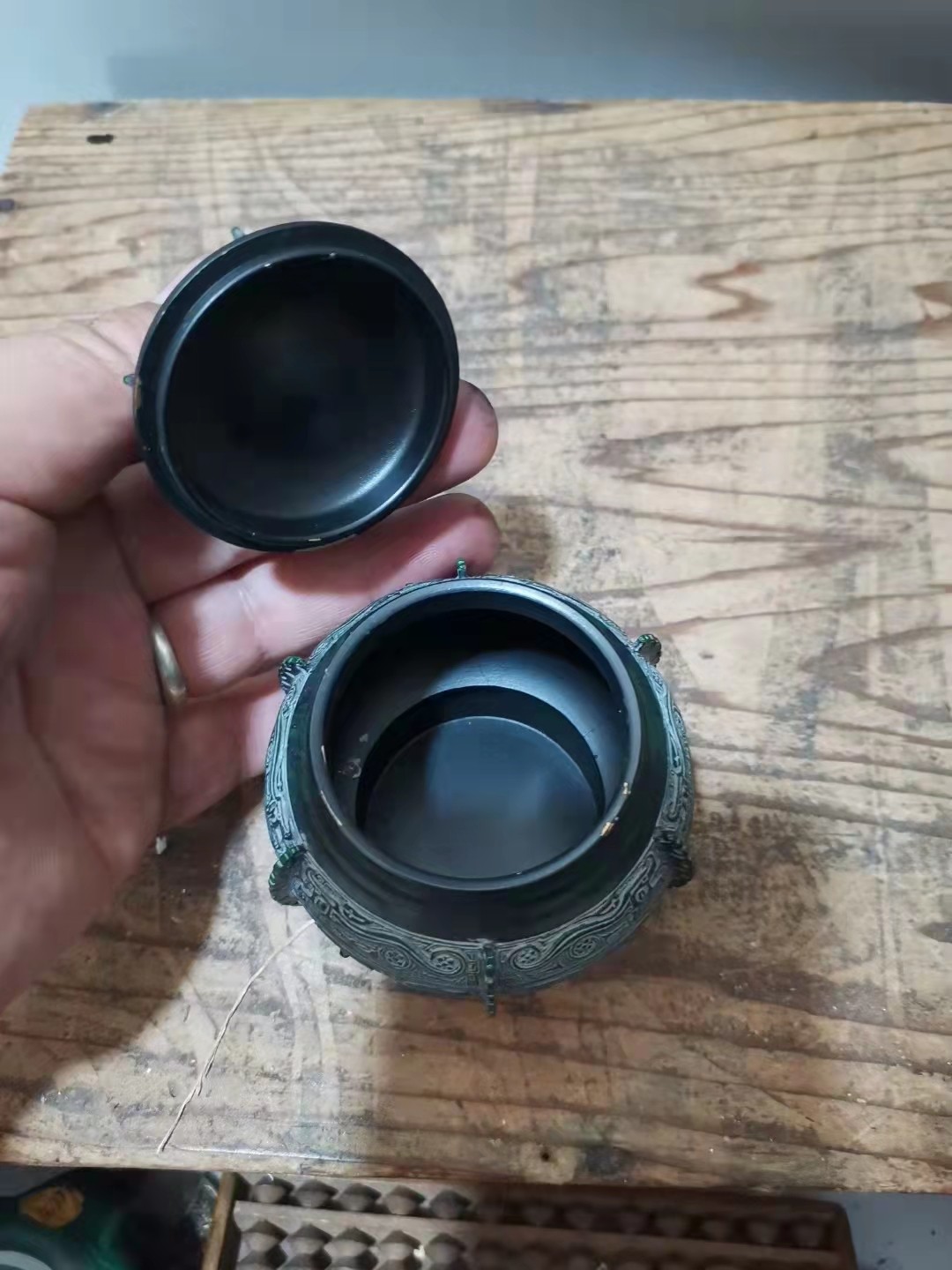 千器雅集—日本回流铜器臻藏 日本回流铜器精品——尚工舍作品  饕鬄纹精工青铜香炉盖炉