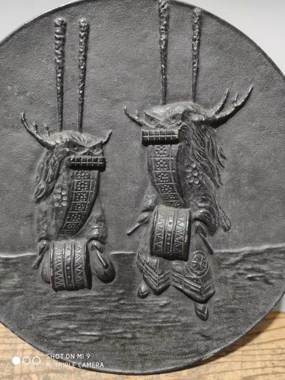 千器雅集—日本回流铜器臻藏 日本回流  南部铁器——鬼面武士浮雕大赏盘挂盘