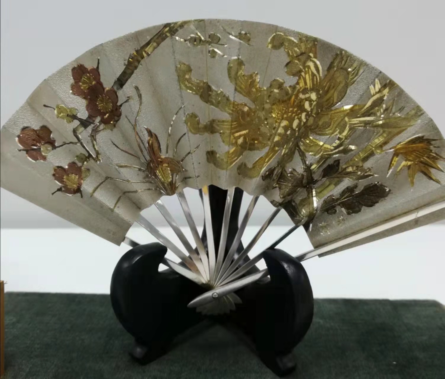 千器雅集—日本回流铜器臻藏 日本金工名家  武比古——纯银四君子扇