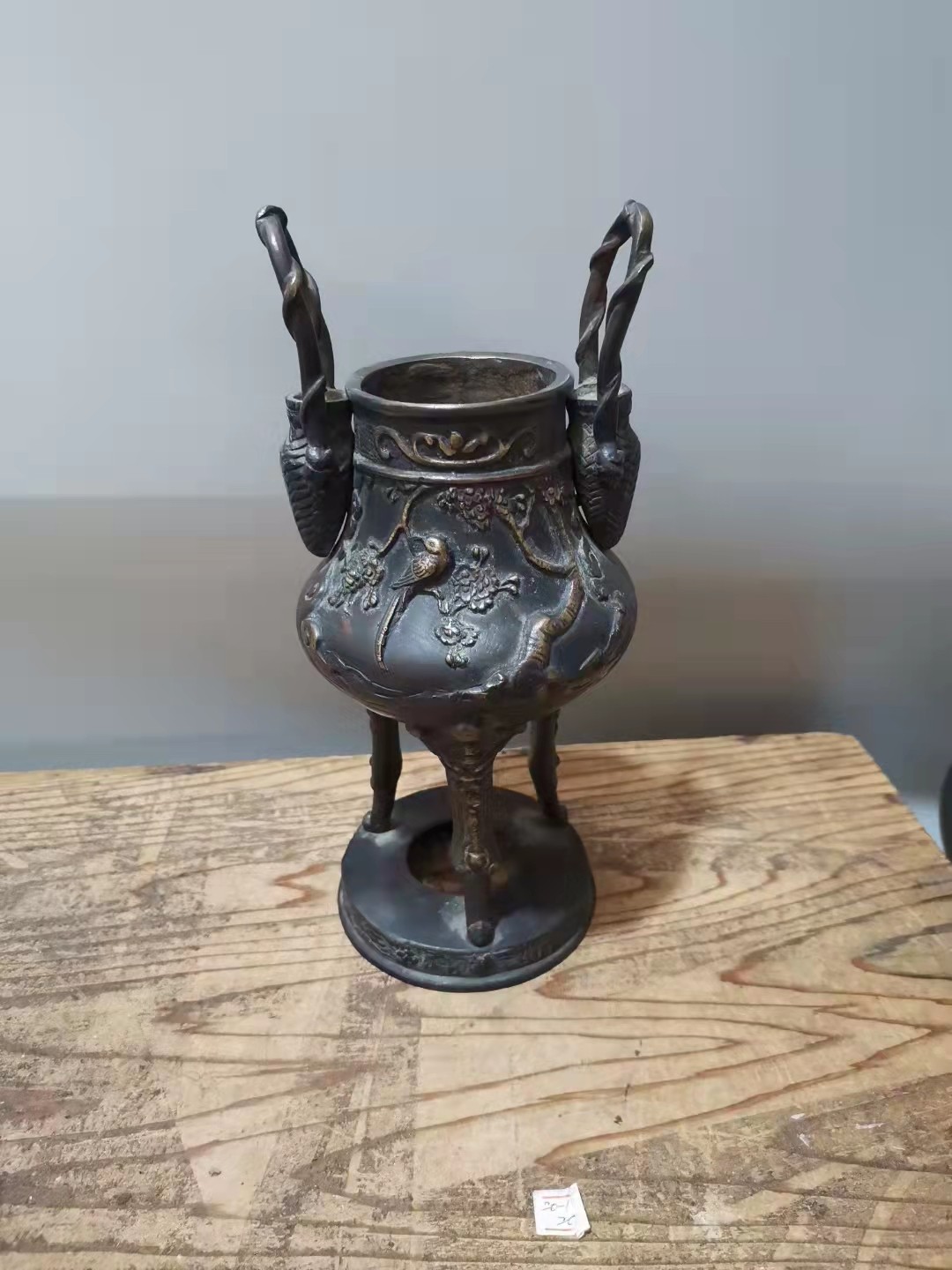 千器雅集—日本回流铜器臻藏 日本回流  昭和时期铜器——浮雕冲天耳三兽腿铜香炉