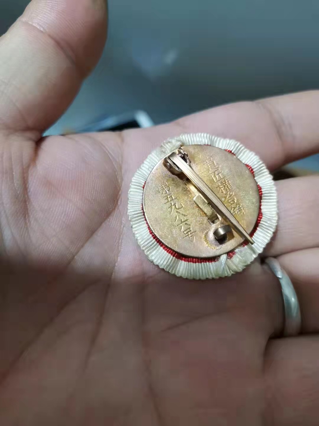 千器雅集—日本回流铜器臻藏 铜镀金带原盒——二战日本在乡军人会名誉会员章