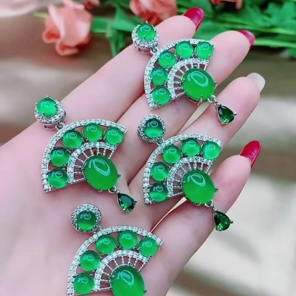 天然帝王绿玉髓吊坠玉扇项链碧玉色绿玉髓玉扇吊坠毛衣链锁骨链