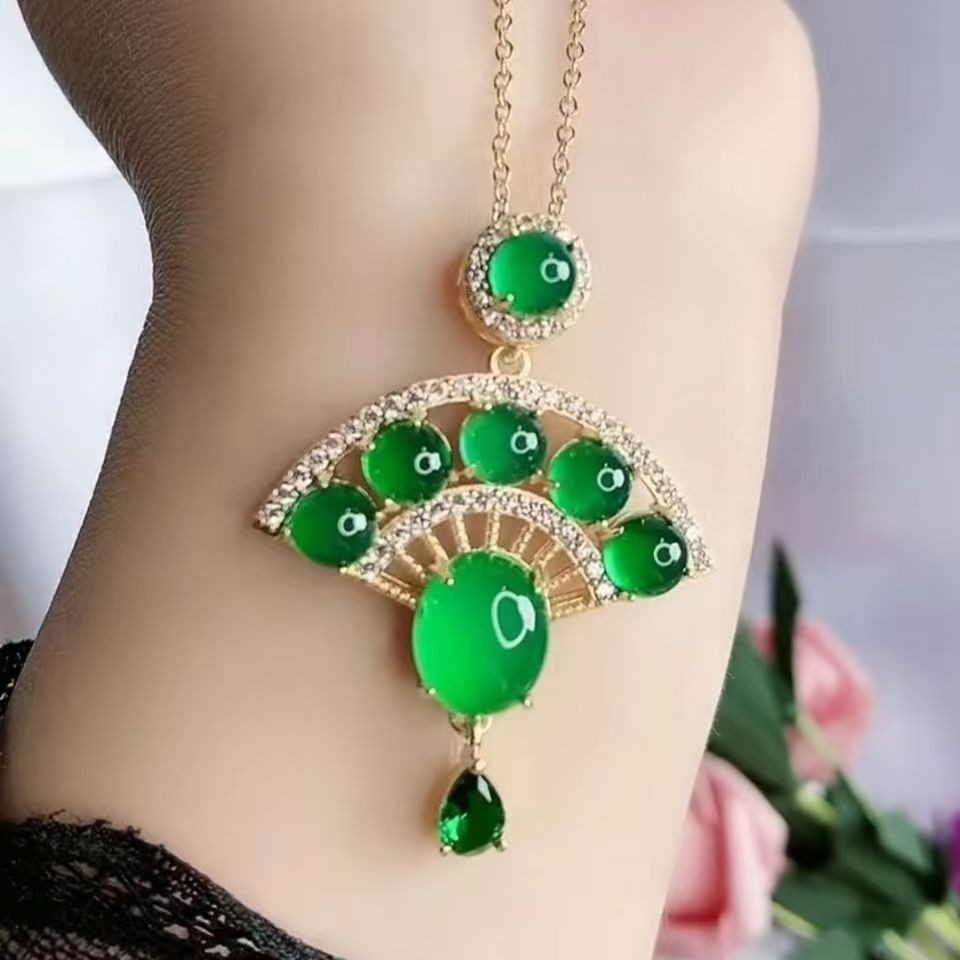 天然帝王绿玉髓吊坠玉扇项链碧玉色绿玉髓玉扇吊坠毛衣链锁骨链