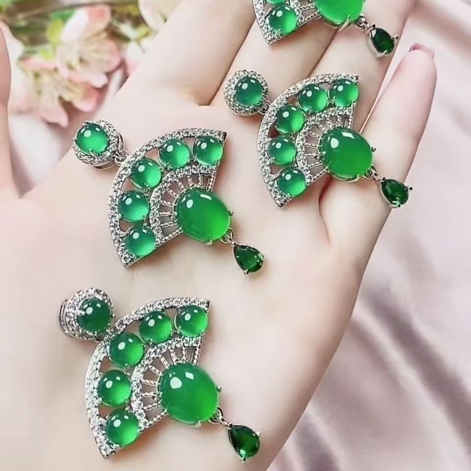 天然帝王绿玉髓吊坠玉扇项链碧玉色绿玉髓玉扇吊坠毛衣链锁骨链