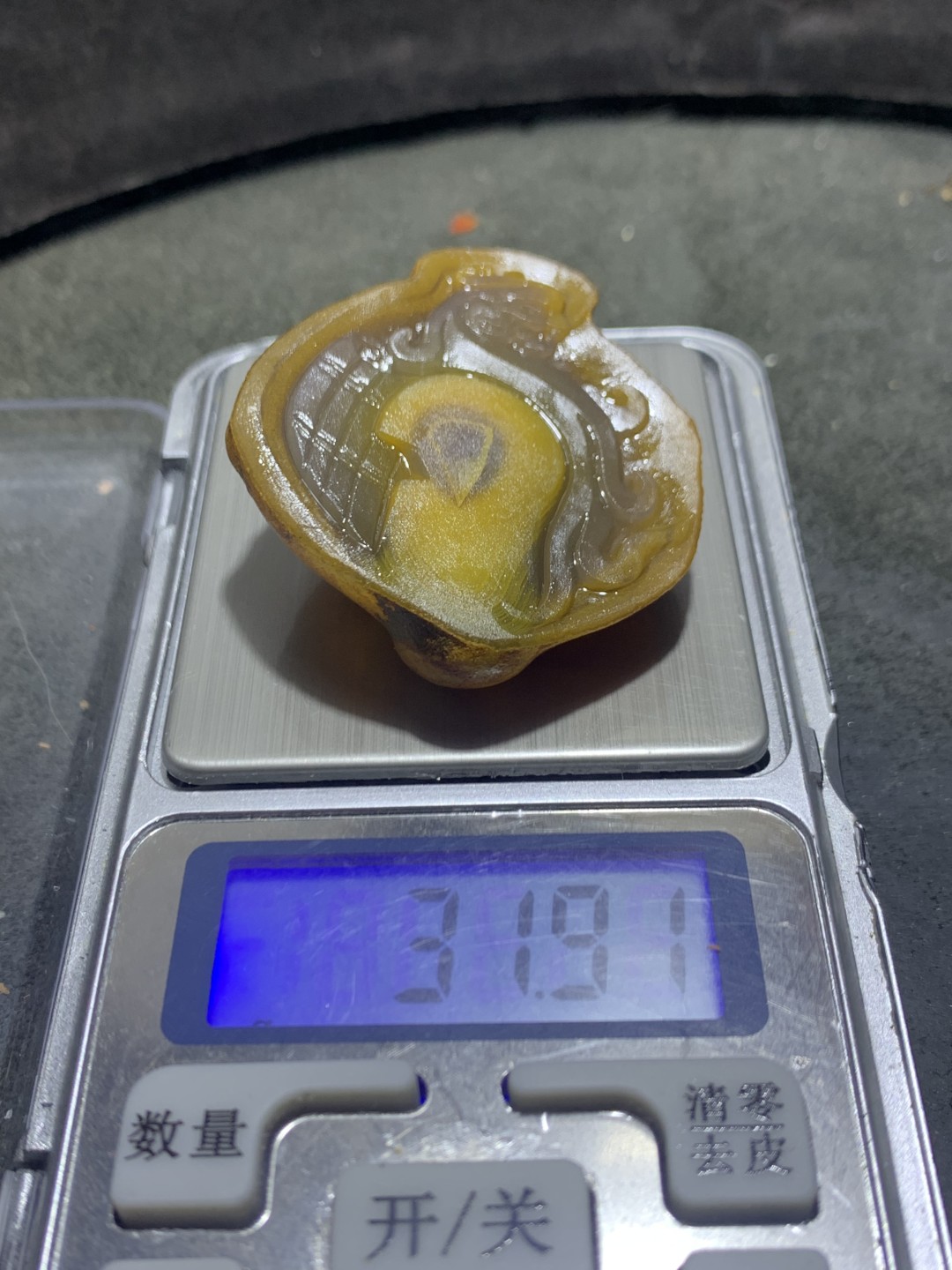 精美原皮蒙料战国红玛瑙高润度金沙料雕刻仿古龙吊坠一个！