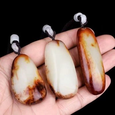 天然新疆玉籽料羊脂玉吊坠挂件红皮白肉原石男女情侣款 - 天然新疆玉籽料羊脂玉吊坠挂件红皮白肉原石男女情侣款