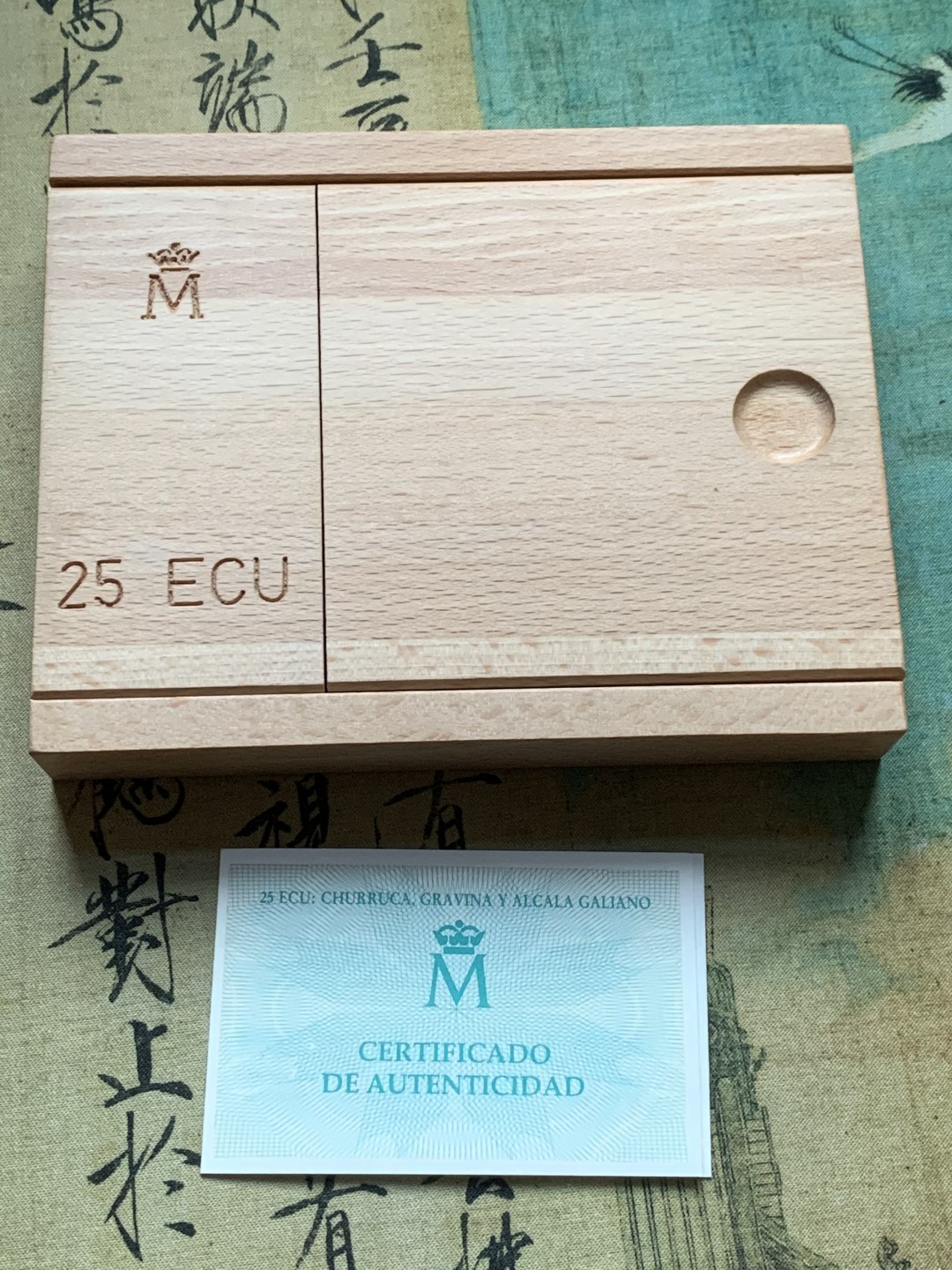 《竞宝斋》第37场-周日 首场自动拍卖 2件或者满200包顺丰 原蓝盒证书西班牙 1995年 特立尼达战舰 10000比塞塔 精制大银币168.75克