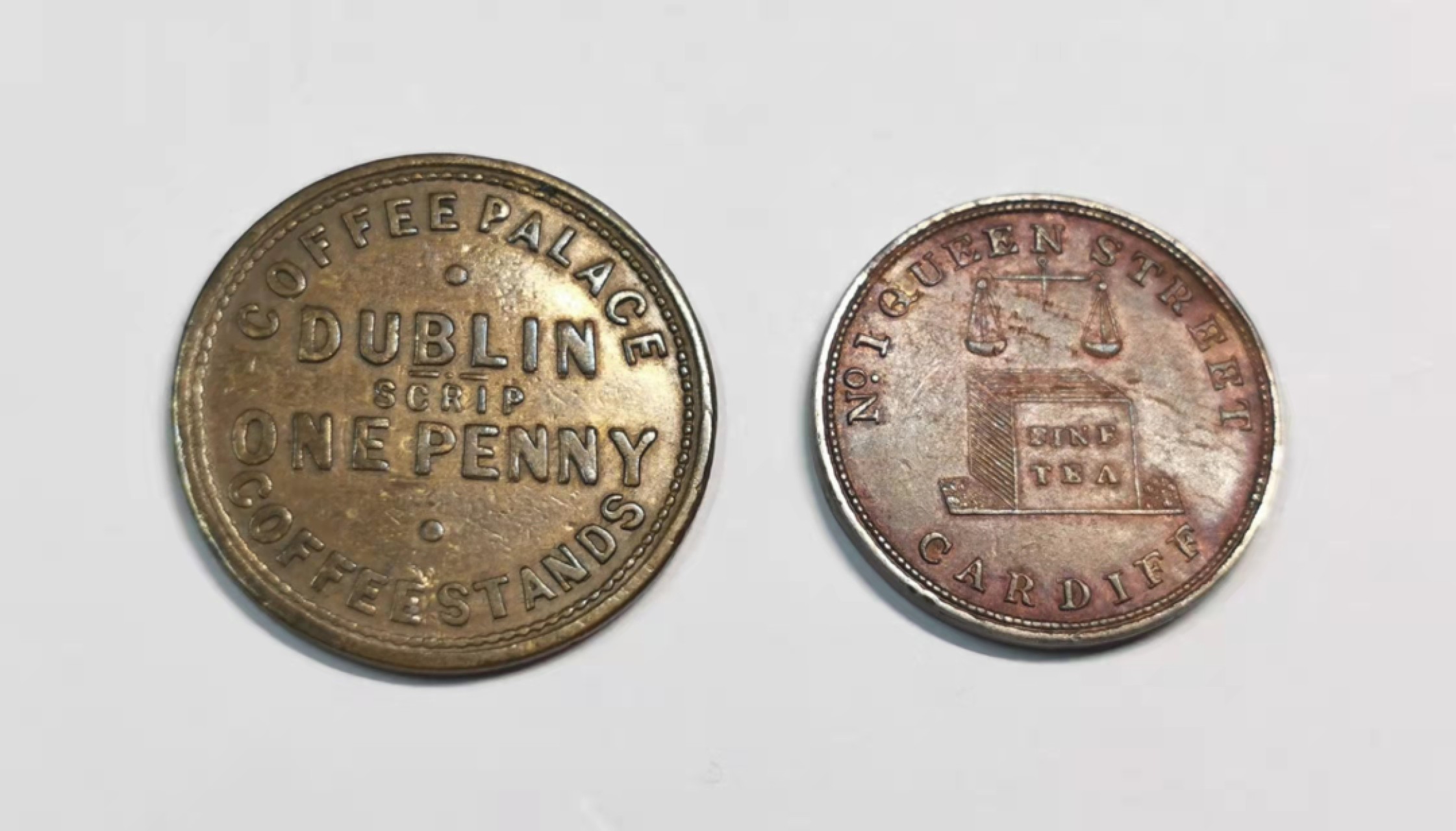 欧罗巴与亚细亚的春天奏鸣曲—凡希社世界钱币微拍第一百九十期 英国咖啡与茶叶代用币两枚一组美品