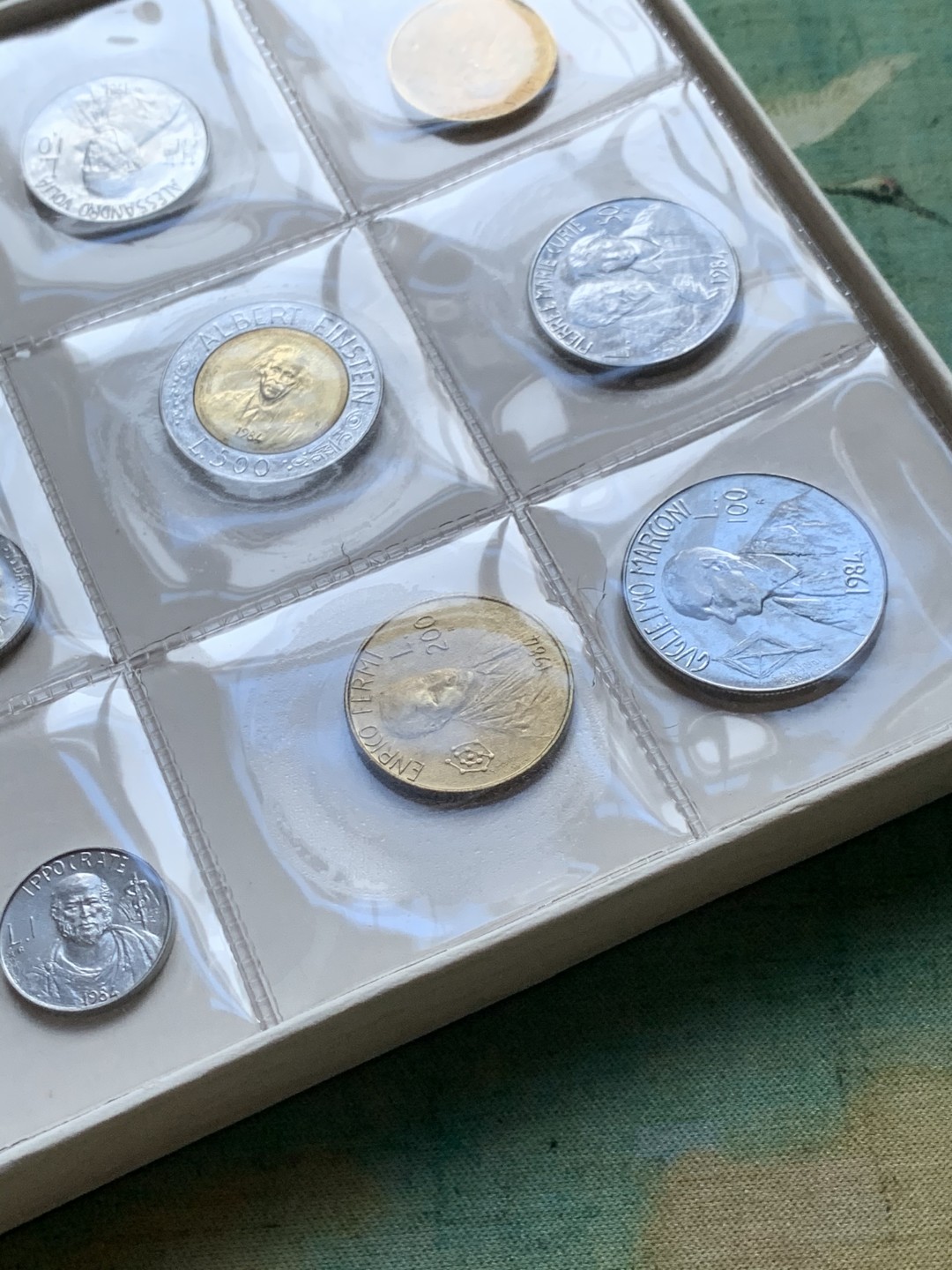 《竞宝斋》第37场-周日 首场自动拍卖 2件或者满200包顺丰 原盒证书 圣马力诺1984年 8枚封装 500里拉是银币 完美状态