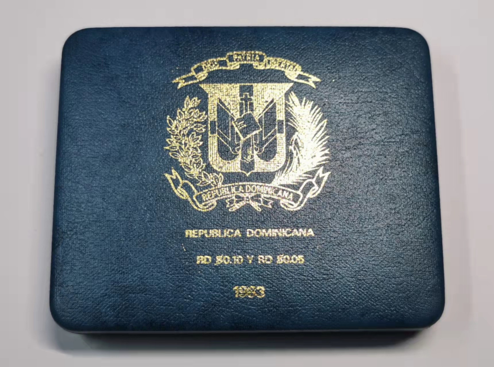 欧罗巴与亚细亚的春天奏鸣曲—凡希社世界钱币微拍第一百九十期 1983多米尼加PS精铸两枚套原盒 稀见品种！