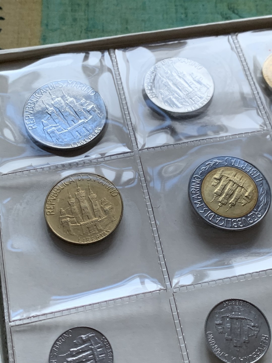 《竞宝斋》第37场-周日 首场自动拍卖 2件或者满200包顺丰 原盒证书 圣马力诺1984年 8枚封装 500里拉是银币 完美状态