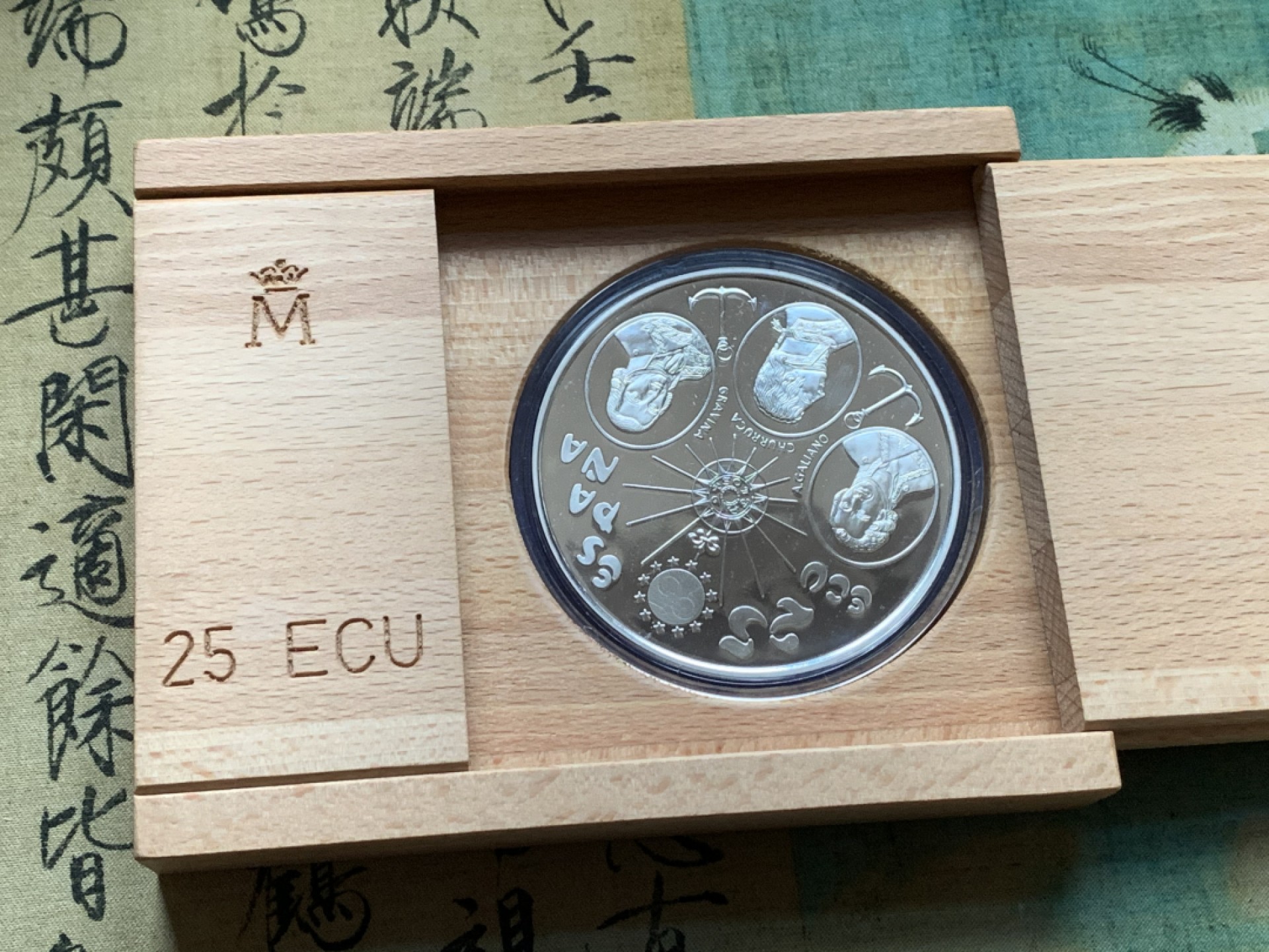 《竞宝斋》第37场-周日 首场自动拍卖 2件或者满200包顺丰 原蓝盒证书西班牙 1995年 特立尼达战舰 10000比塞塔 精制大银币168.75克