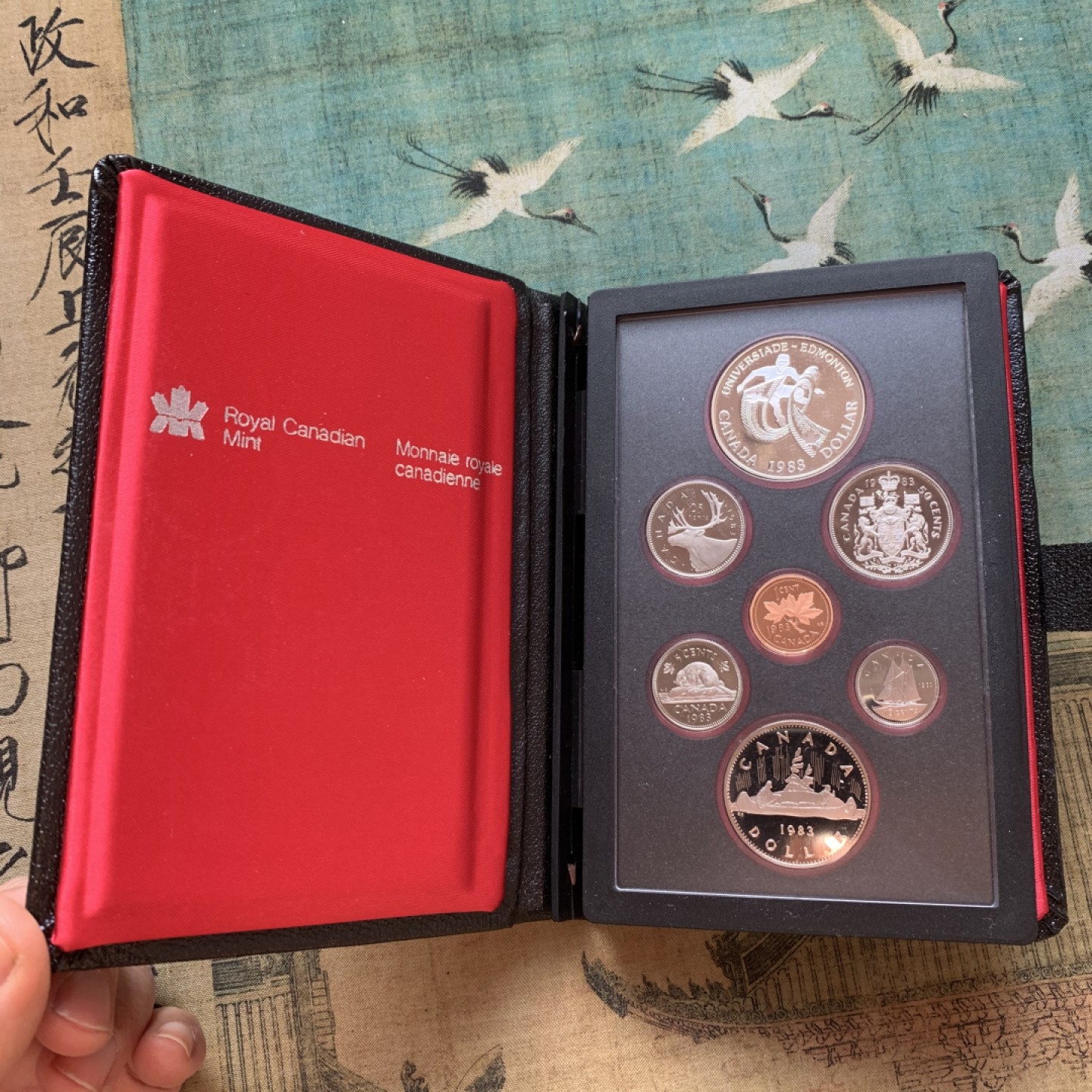 《竞宝斋》第37场-周日 首场自动拍卖 2件或者满200包顺丰 原装加拿大1983年大学生运动会纪念7枚装精制币 大枚一元是银币
