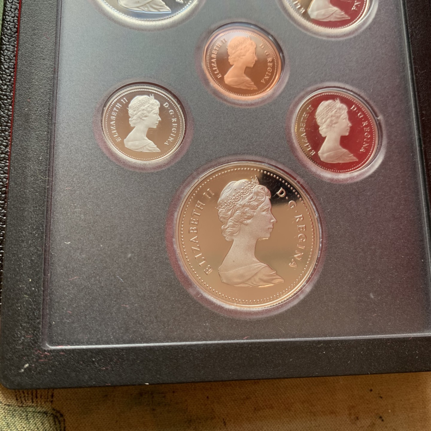 《竞宝斋》第37场-周日 首场自动拍卖 2件或者满200包顺丰 原装加拿大1983年大学生运动会纪念7枚装精制币 大枚一元是银币