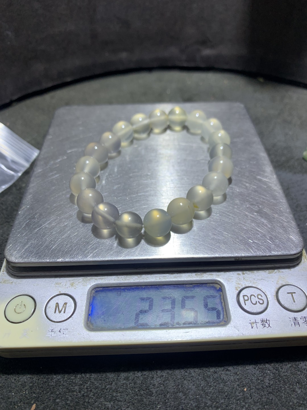 放福利！精美荔枝冻手串一条