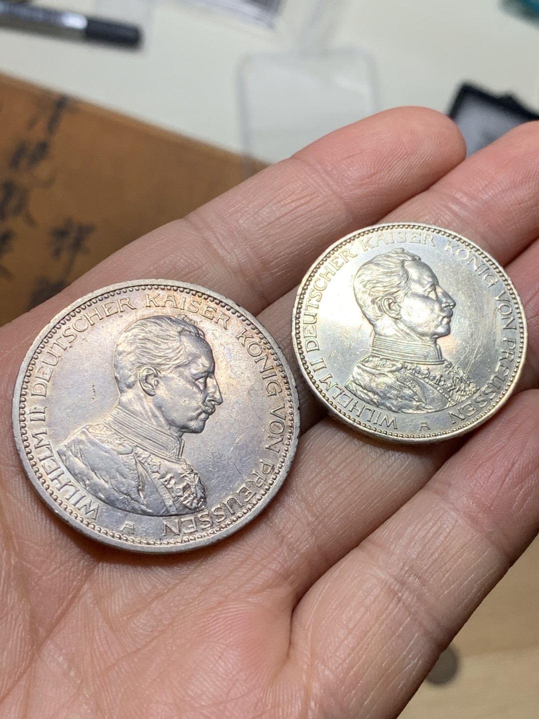 《竞宝斋》第36场-本周日 （全场顺丰包邮） （两枚一组）德国威廉二世戎装3马克（1914年）、5马克（1913年），裸币好品。