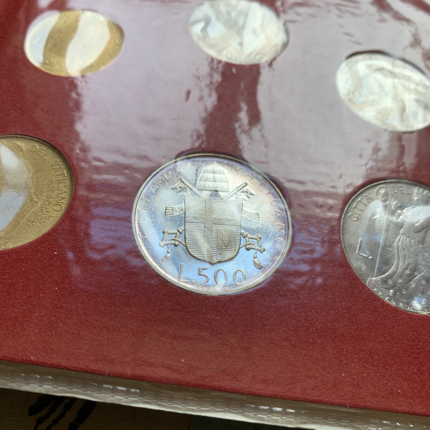 《竞宝斋》第37场-周日 首场自动拍卖 2件或者满200包顺丰 原装梵蒂冈 1979年 约翰保罗二世首年套币 500里拉是银币 较少