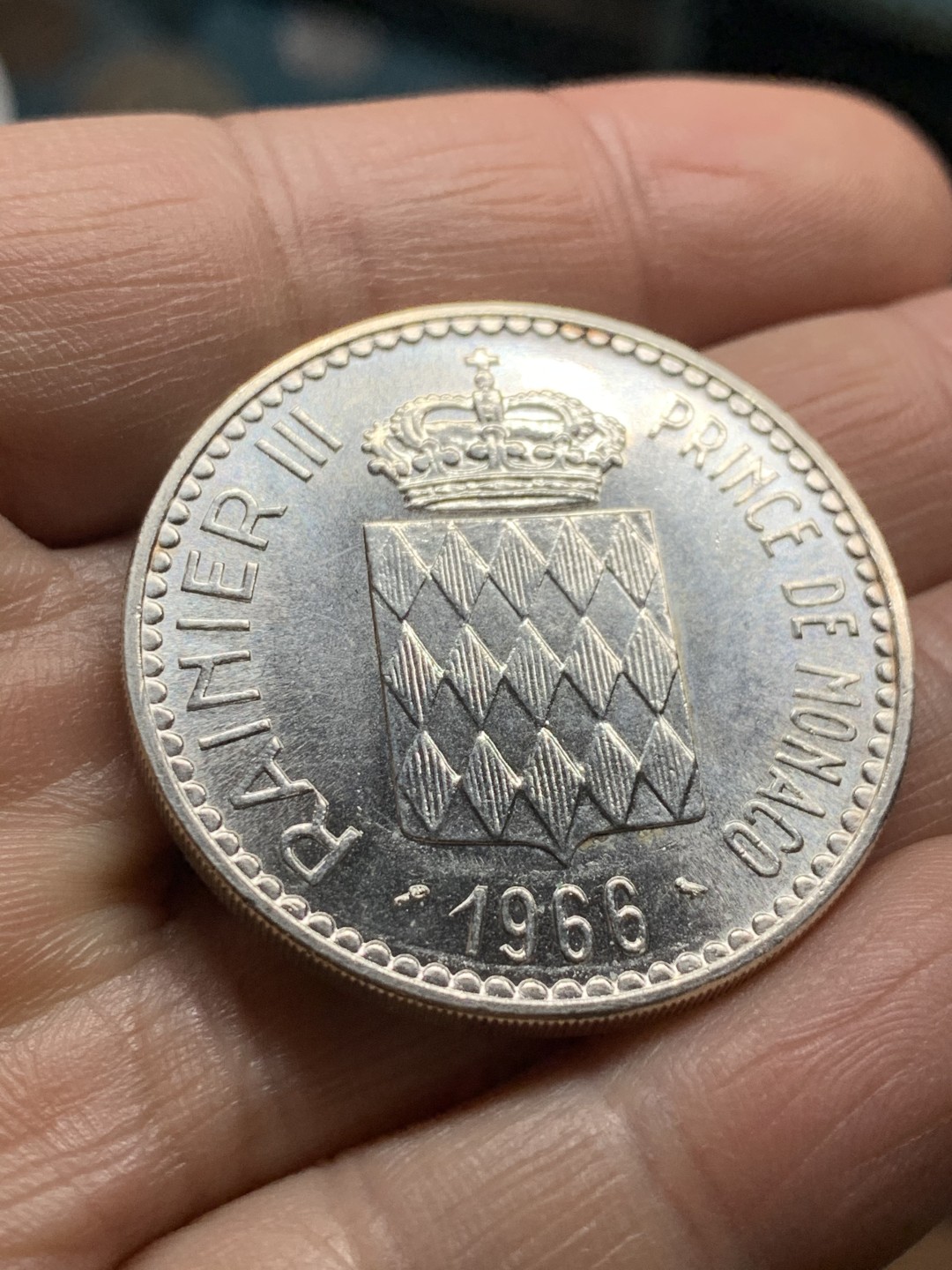 《竞宝斋》第36场-本周日 （全场顺丰包邮） 摩纳哥1966年查理三世10法郎银币 900银，直径38mm，重量25g。