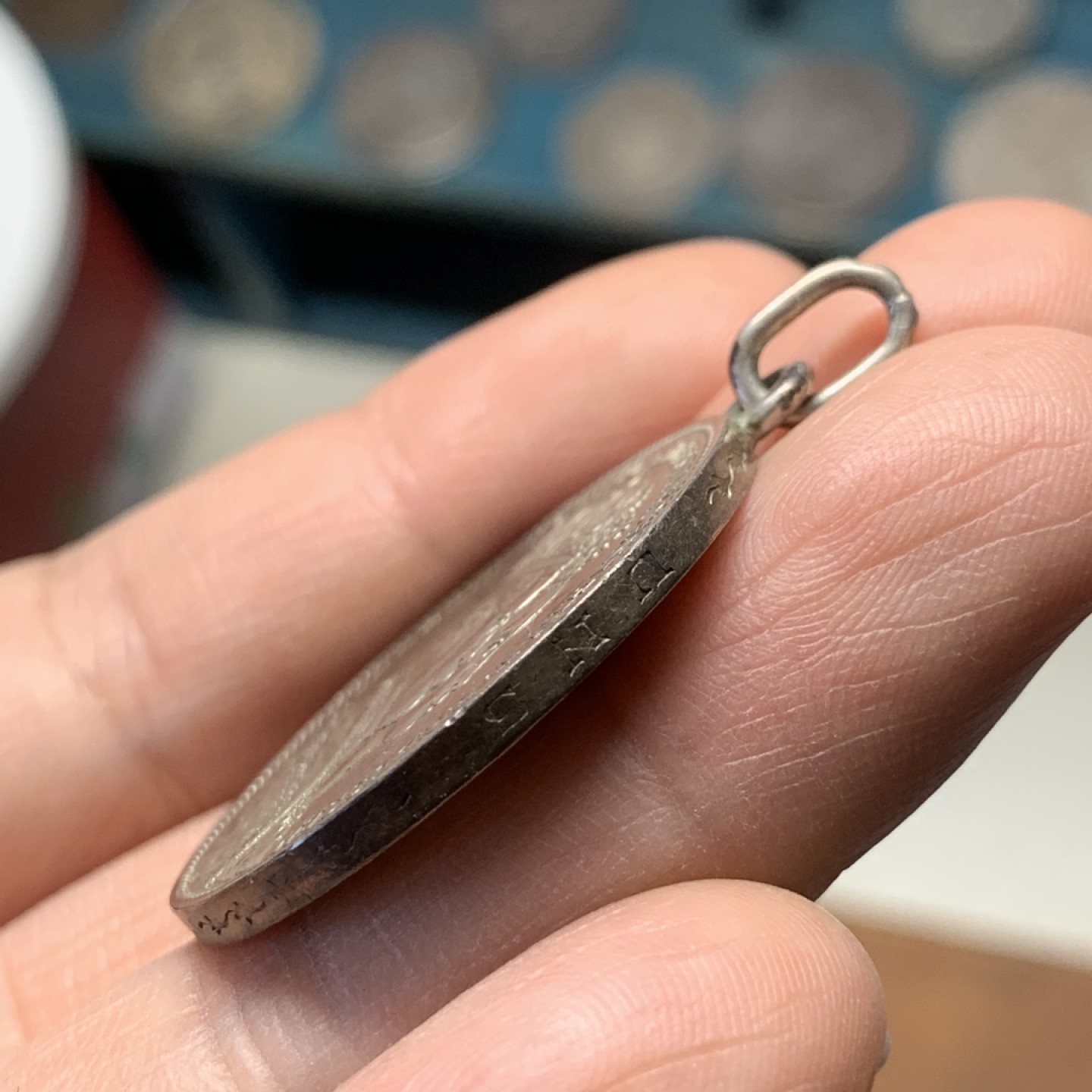 《竞宝斋》第37场-周日 首场自动拍卖 2件或者满200包顺丰 德国普鲁士1861年登基泰勒 原味 大银币 有吊坠