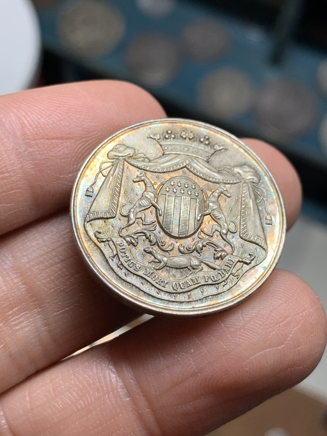 《竞宝斋》第36场-本周日 （全场顺丰包邮） 法国雷恩储蓄和养老基金代币 五彩包浆，丰饶角银标10克