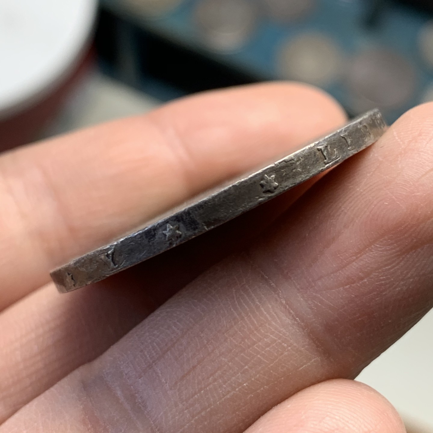 《竞宝斋》第37场-周日 首场自动拍卖 2件或者满200包顺丰 西班牙1871年老人头5比塞塔双柱银币 五彩包浆 非常漂亮