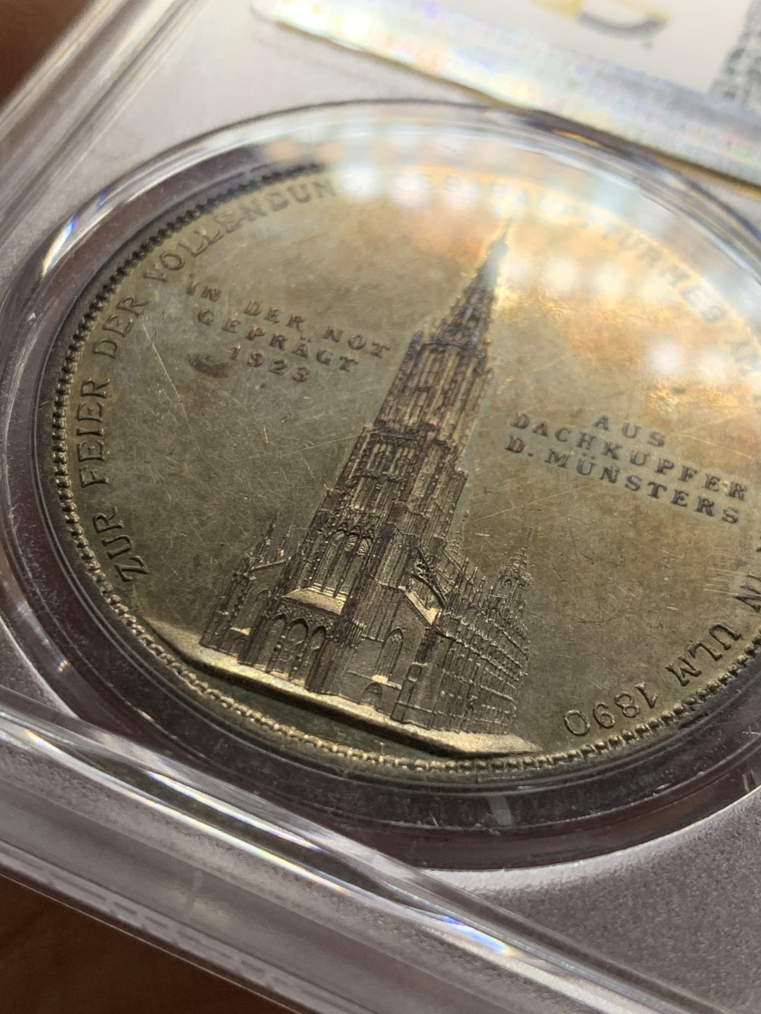 《竞宝斋》第36场-本周日 （全场顺丰包邮） pcgs-sp62 1923年德国镀银样章 乌尔姆大教堂 状态不错 跟大涨的乌尔姆教堂泰勒一脉相承 细节令人惊叹 雕刻精细 典型的哥特式建筑 高度世界第一 从设计到建成经历了近600年人世沧桑 