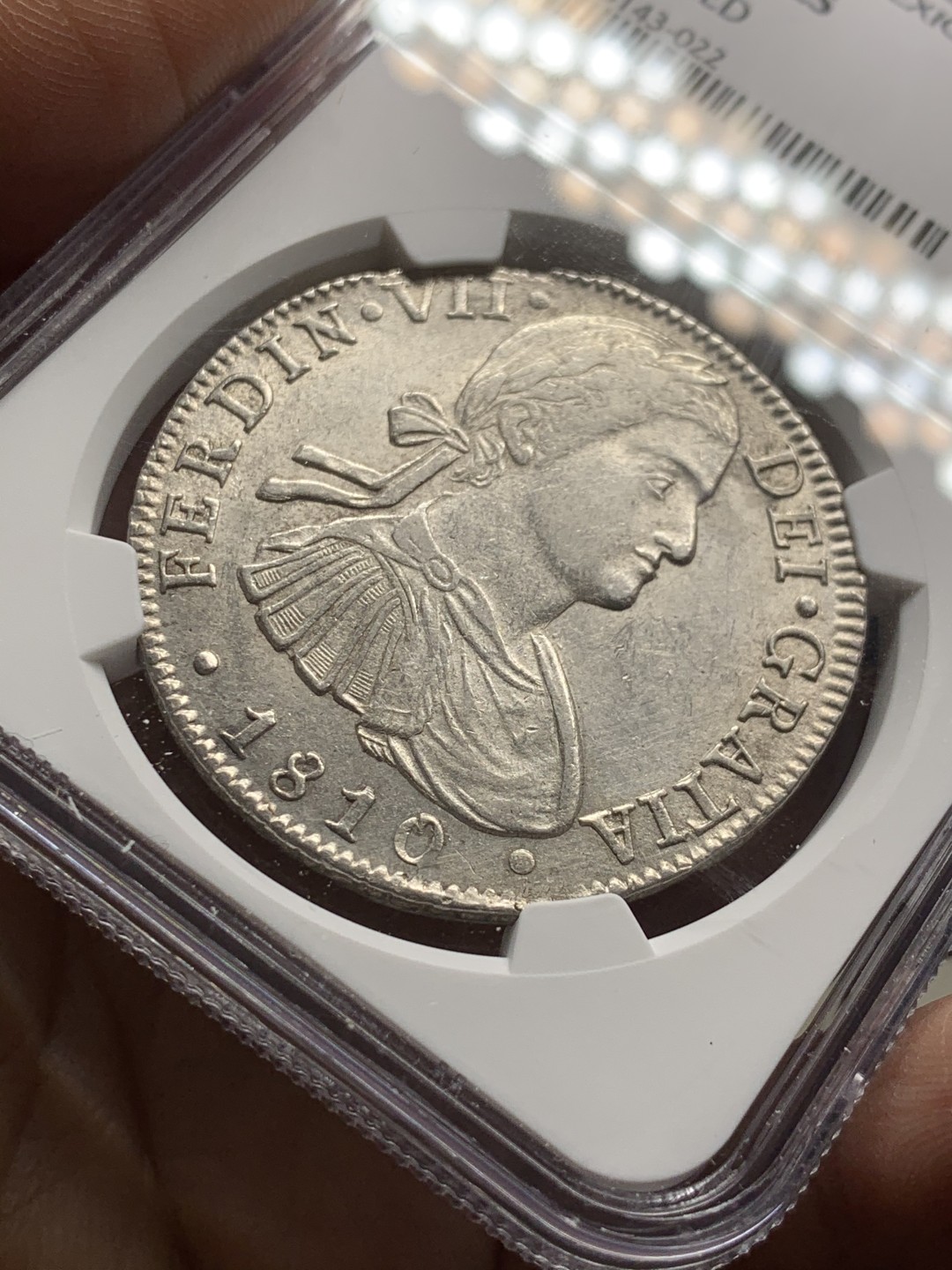 《竞宝斋》第36场-本周日 （全场顺丰包邮） NGC评级 墨西哥 1810年 费七 军装版 8R 双柱 银币  双面深打 细节很好