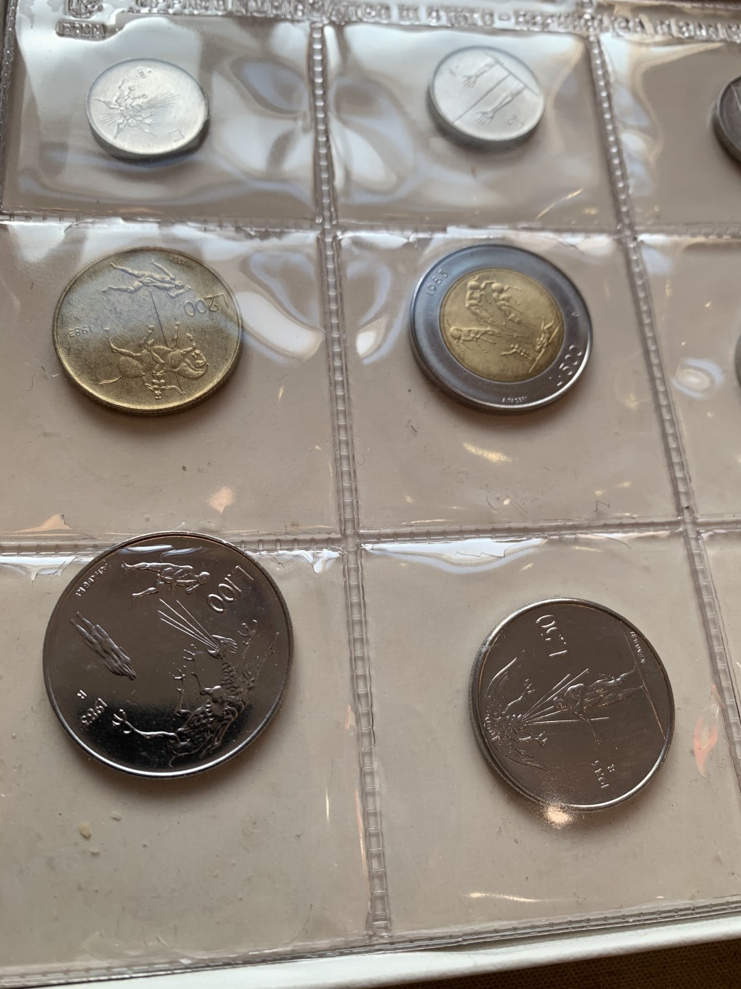 《竞宝斋》第37场-周日 首场自动拍卖 2件或者满200包顺丰 原盒证书 圣马力诺1983年 8枚封装 500里拉是银币 完美状态