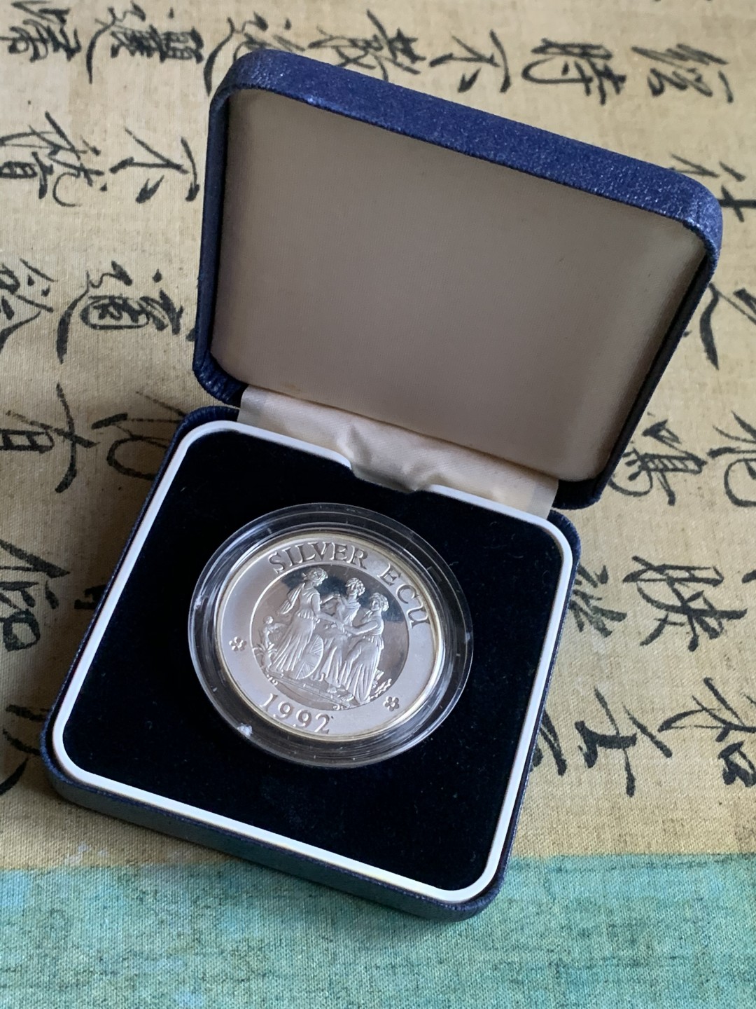 《竞宝斋》第37场-周日 首场自动拍卖 2件或者满200包顺丰 925银 46.6克 超厚大银币  英国1992年加厚PIEDFORT三个女人一台戏25ECU