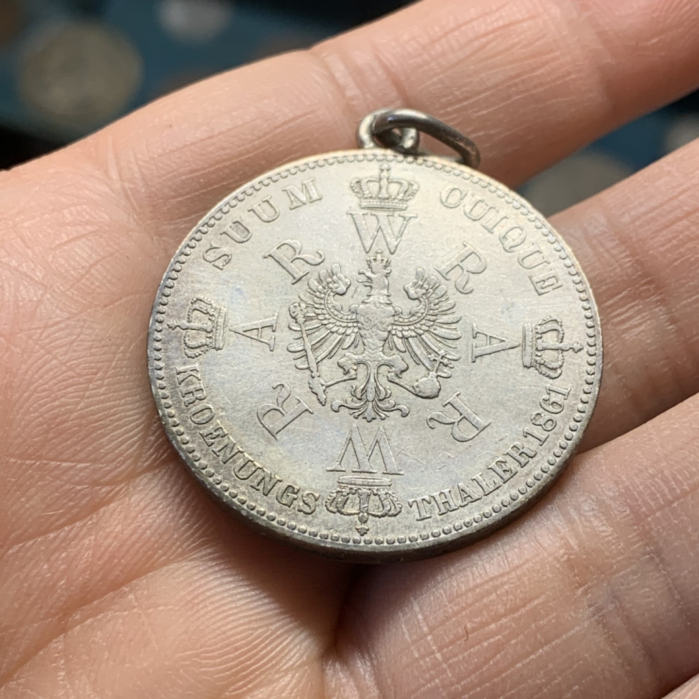 《竞宝斋》第37场-周日 首场自动拍卖 2件或者满200包顺丰 德国普鲁士1861年登基泰勒 原味 大银币 有吊坠