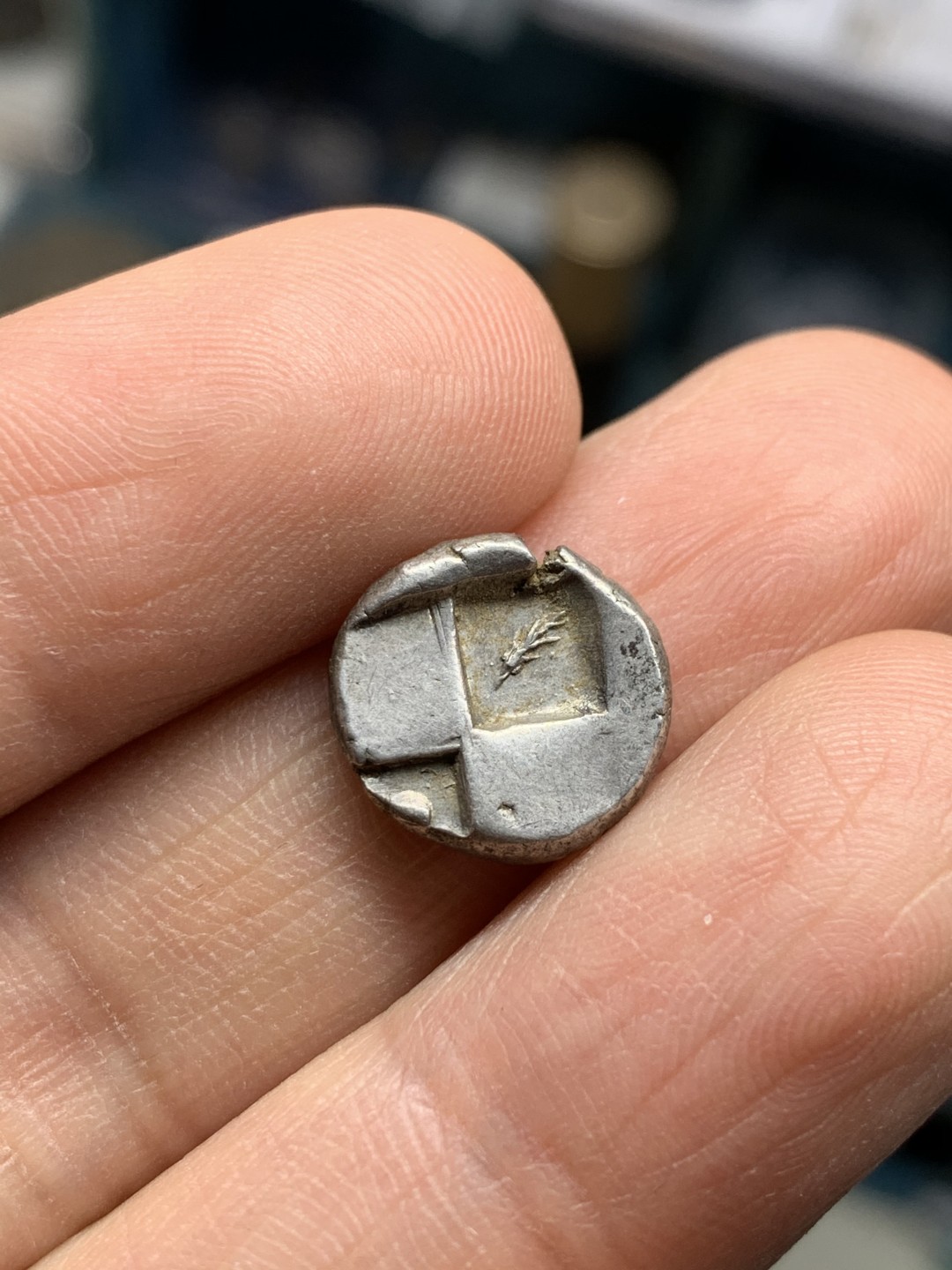 《竞宝斋》第36场-本周日 （全场顺丰包邮） 古希腊切尔松尼索斯城回头狮半德拉克马 背四格戳记，重2.5克