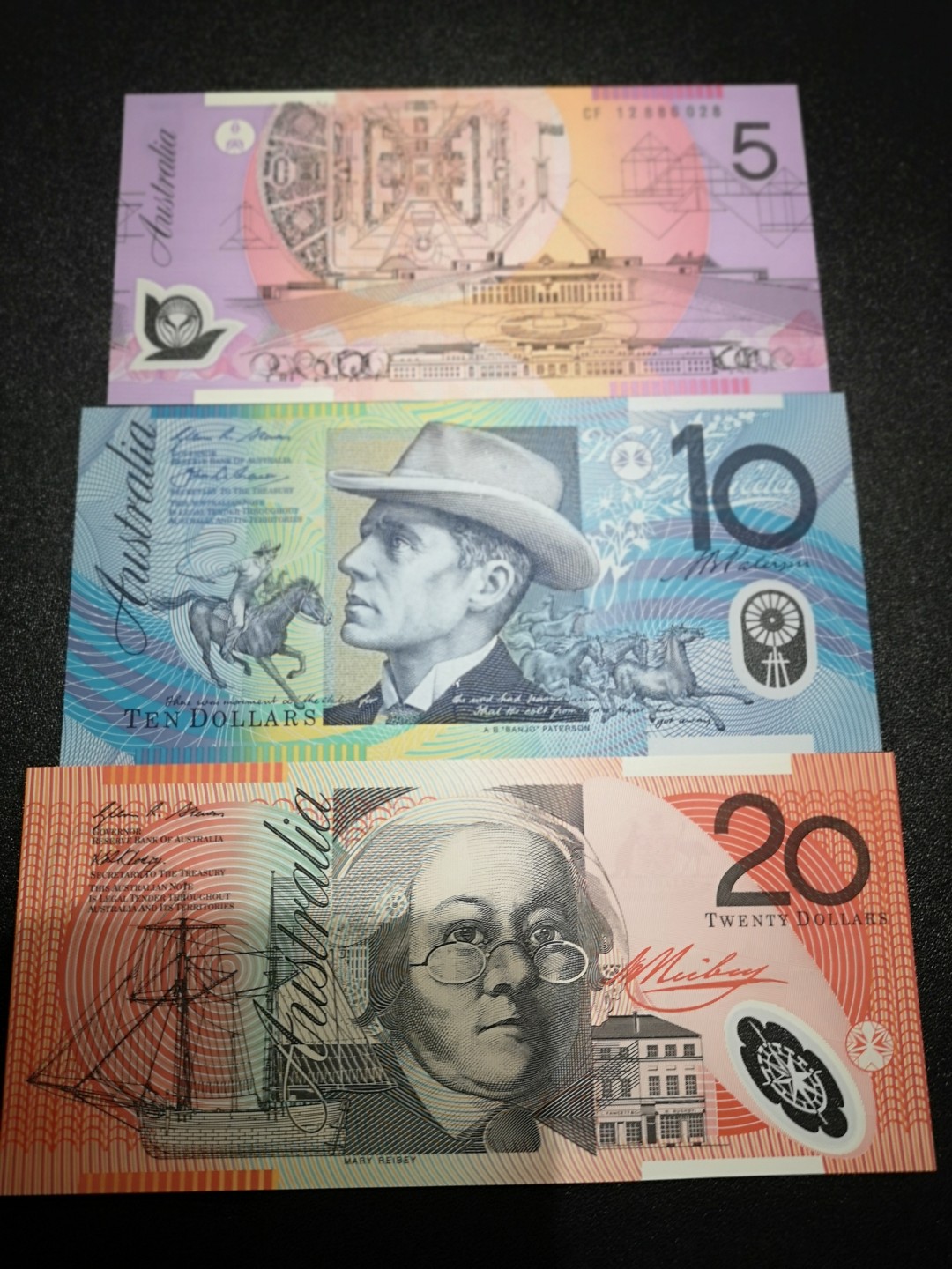 《外钞收藏家》第一百六十九期拍卖（本期65件） 澳大利亚5、10、20元 三张一起 全新UNC 无47