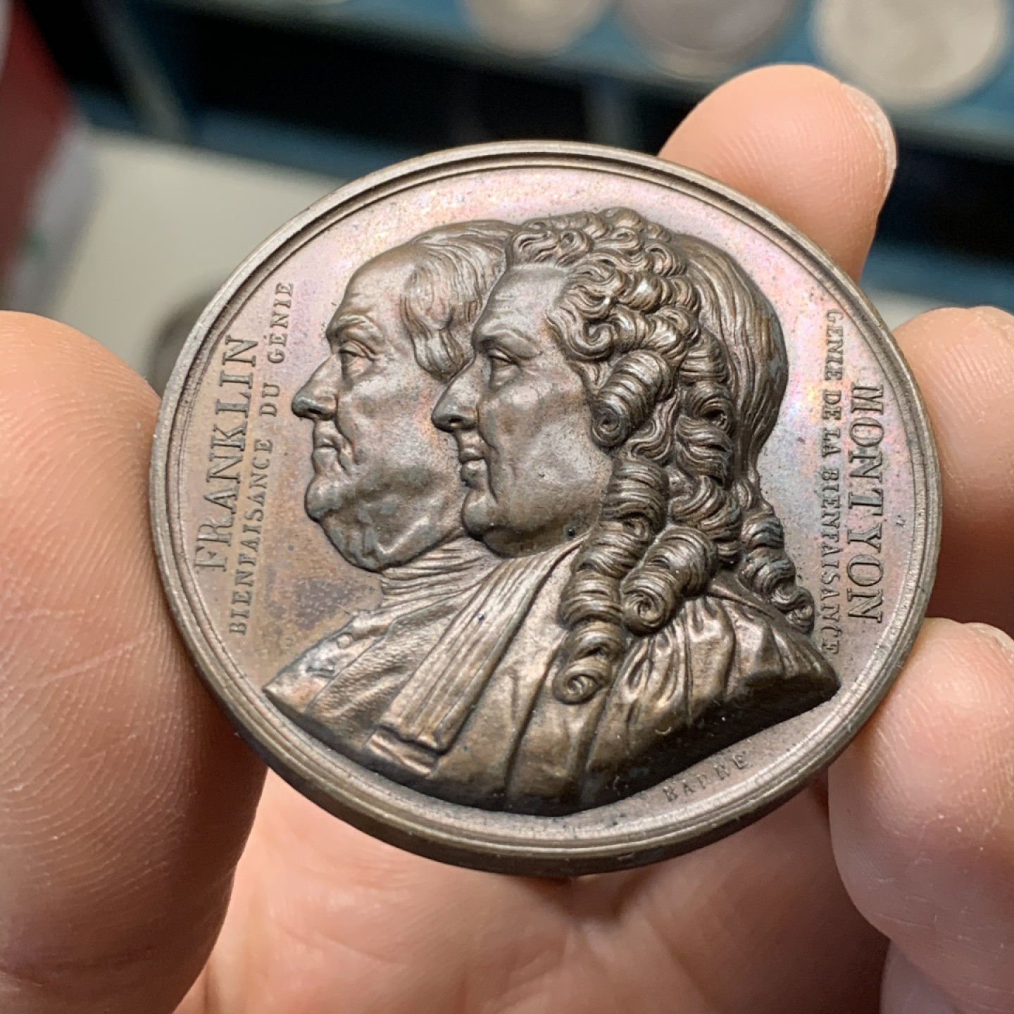 《竞宝斋》第37场-周日 首场自动拍卖 2件或者满200包顺丰 美国1833年富兰克林和蒙蒂昂高浮雕半身像纪念大铜章  非常少见