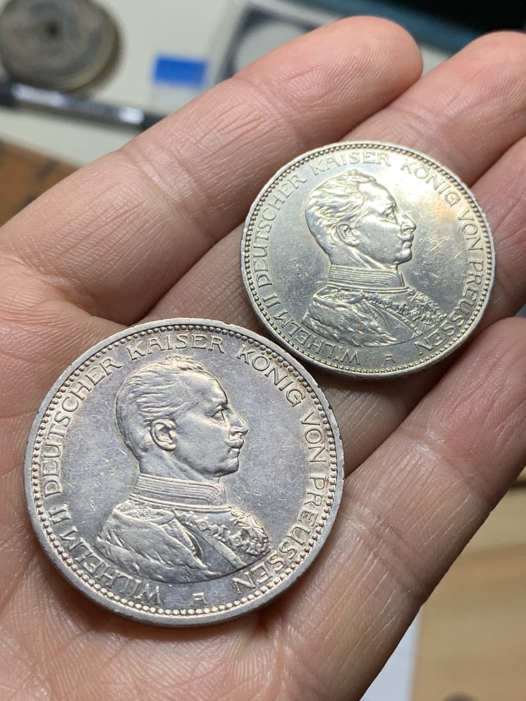 《竞宝斋》第36场-本周日 （全场顺丰包邮） （两枚一组）德国威廉二世戎装3马克（1914年）、5马克（1913年），裸币好品。