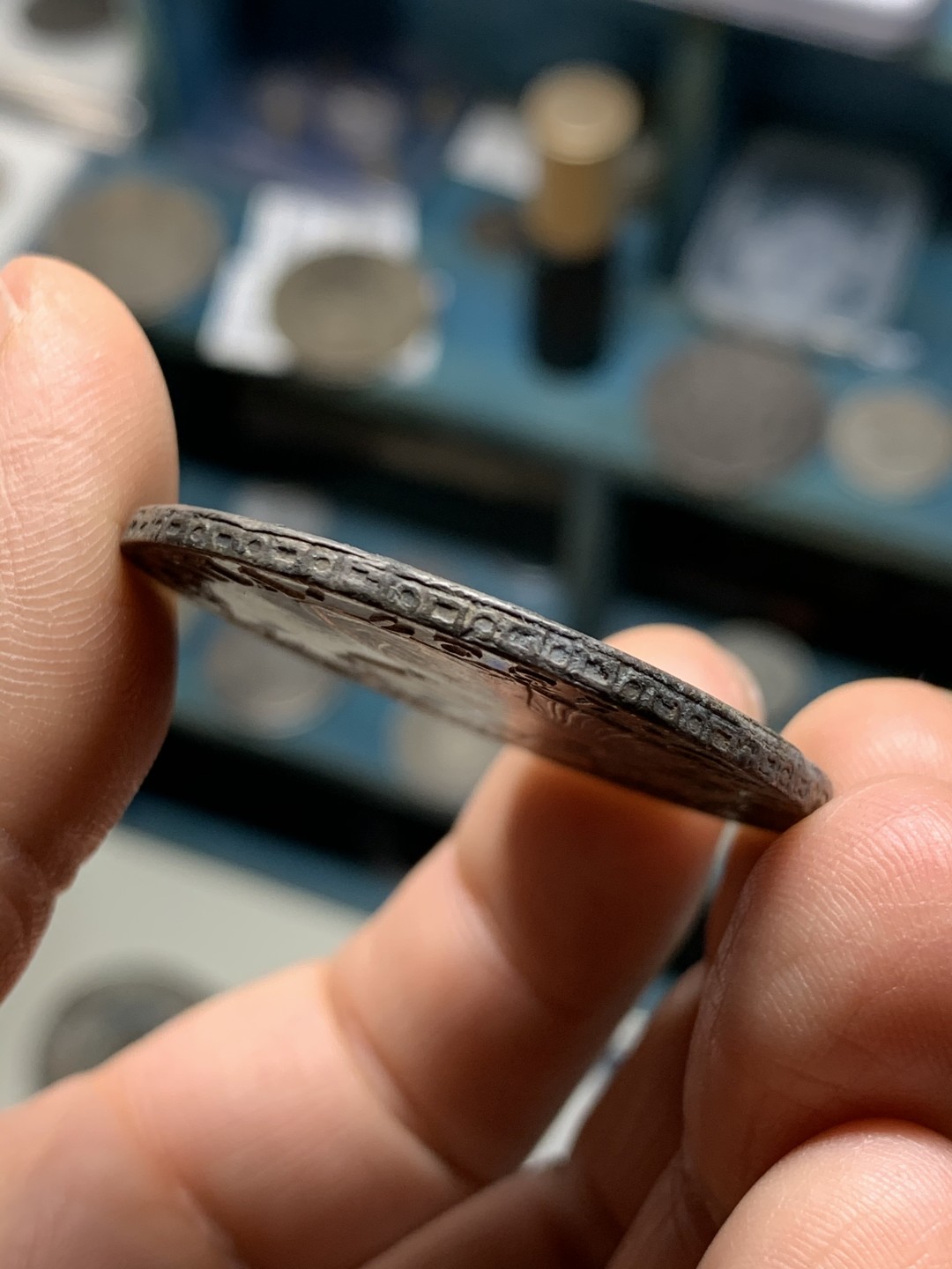 《竞宝斋》第36场-本周日 （全场顺丰包邮） 墨西哥 1807年 卡四 8R 双柱大银币 深彩原味包浆 未处理 带底光 戳记见图