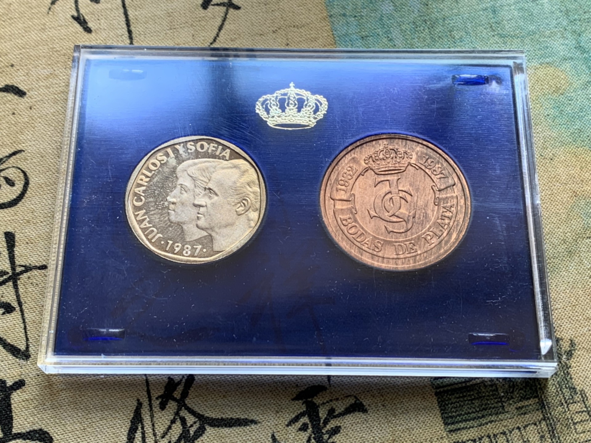 《竞宝斋》第37场-周日 首场自动拍卖 2件或者满200包顺丰 原盒证书 西班牙1987年 6枚套 样币和章 其中2枚样币是925银 少见