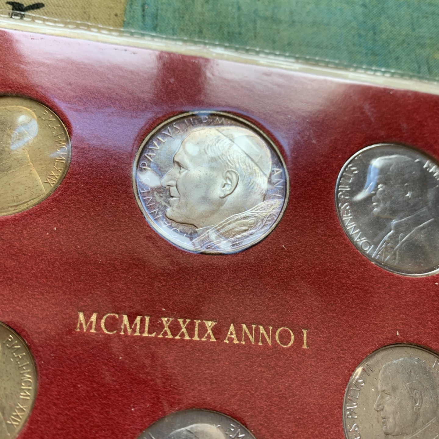 《竞宝斋》第37场-周日 首场自动拍卖 2件或者满200包顺丰 原装梵蒂冈 1979年 约翰保罗二世首年套币 500里拉是银币 较少