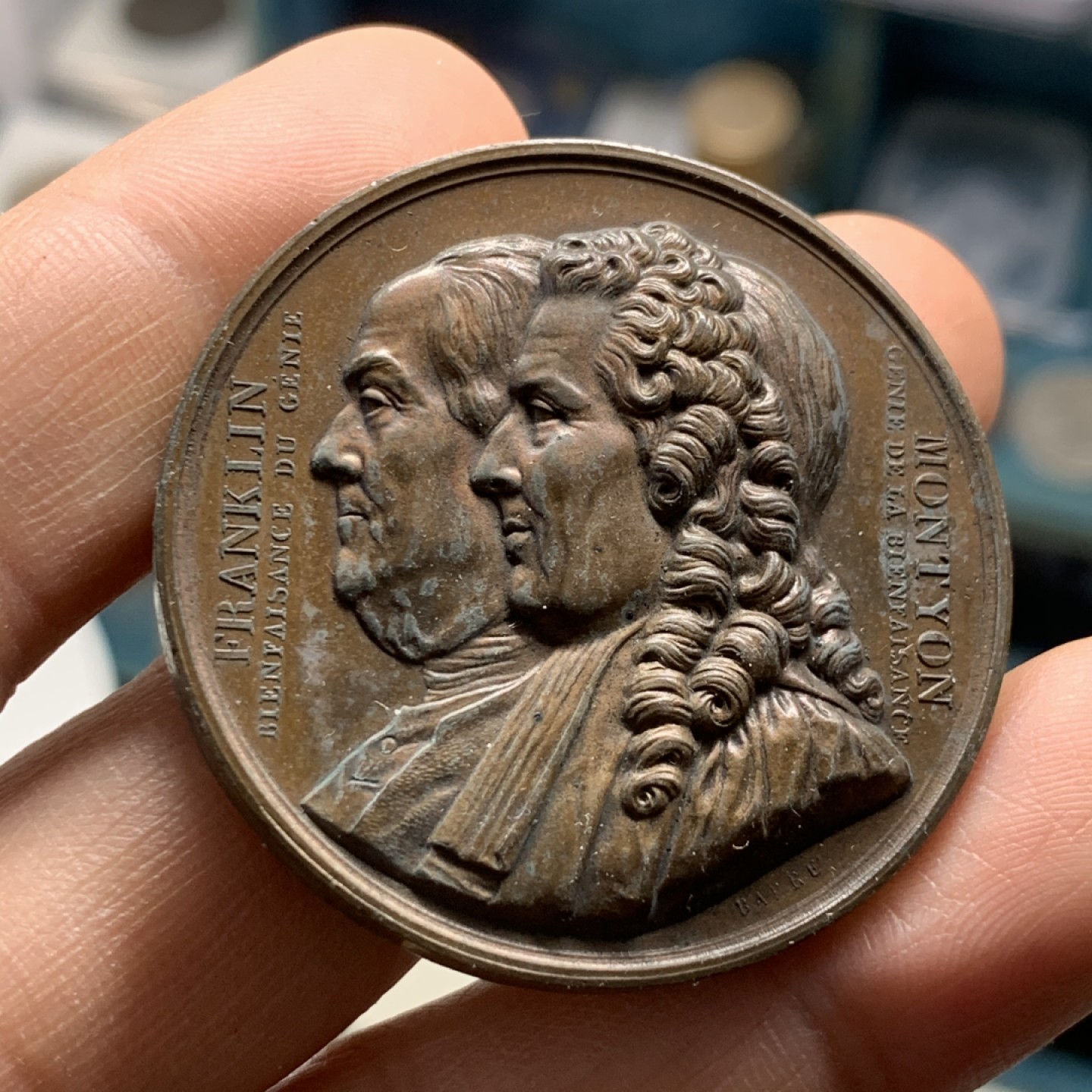 《竞宝斋》第37场-周日 首场自动拍卖 2件或者满200包顺丰 美国1833年富兰克林和蒙蒂昂高浮雕半身像纪念大铜章  非常少见