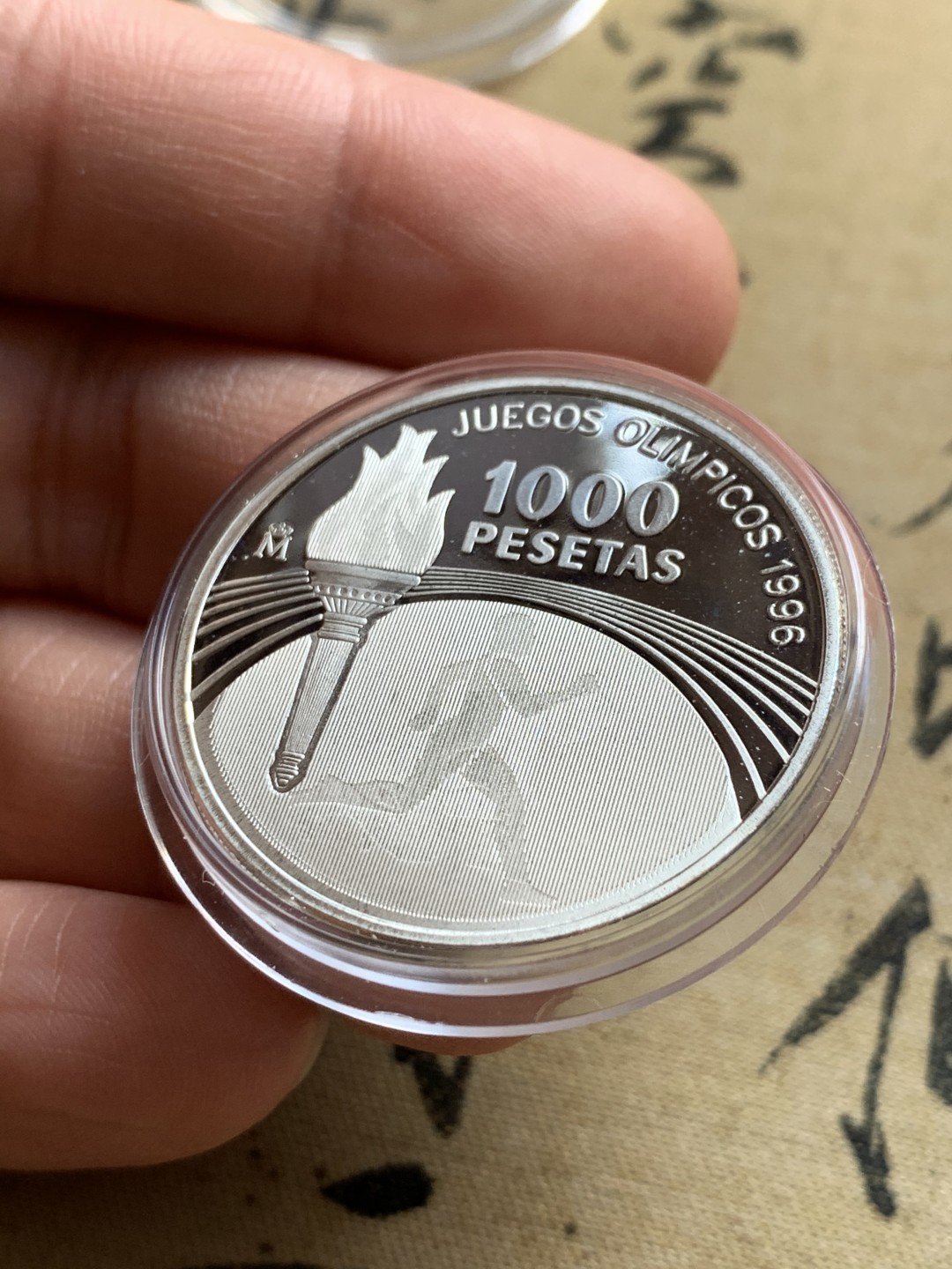 《竞宝斋》第37场-周日 首场自动拍卖 2件或者满200包顺丰 原蓝盒证书 西班牙1996年 奥运火炬 1000比塞塔精制银币