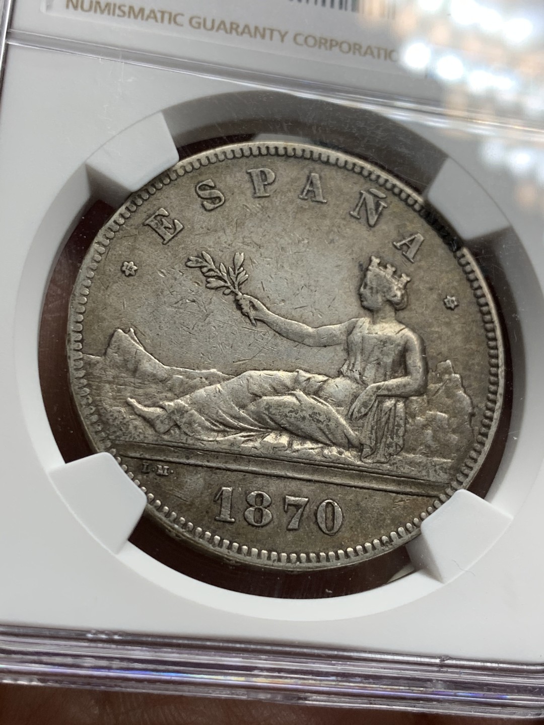 《竞宝斋》第36场-本周日 （全场顺丰包邮） NGC 评级 西班牙 1870年 5比塞塔 拿花双柱 大银币 原味黑包浆！