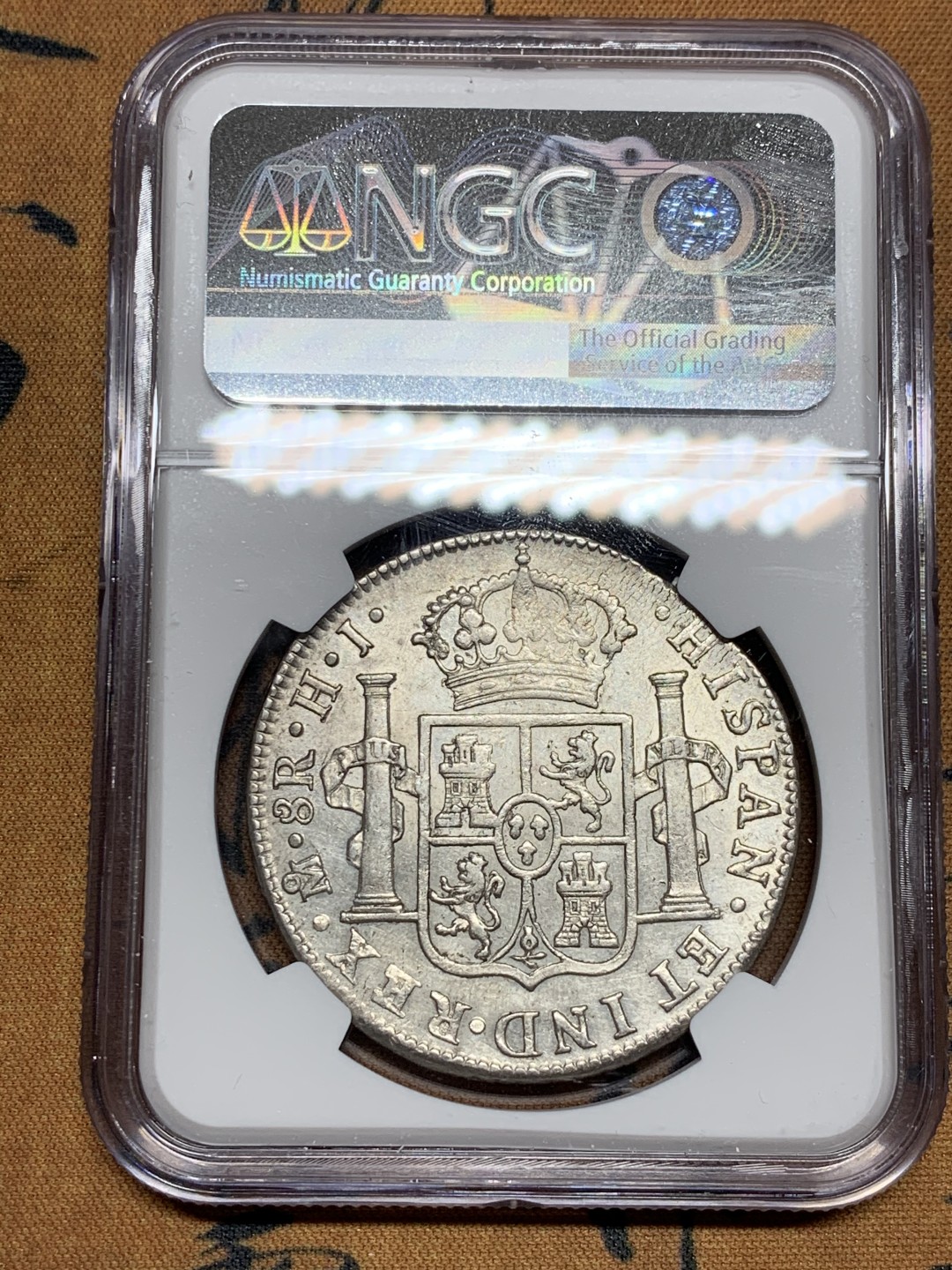 《竞宝斋》第36场-本周日 （全场顺丰包邮） NGC评级 墨西哥 1810年 费七 军装版 8R 双柱 银币  双面深打 细节很好