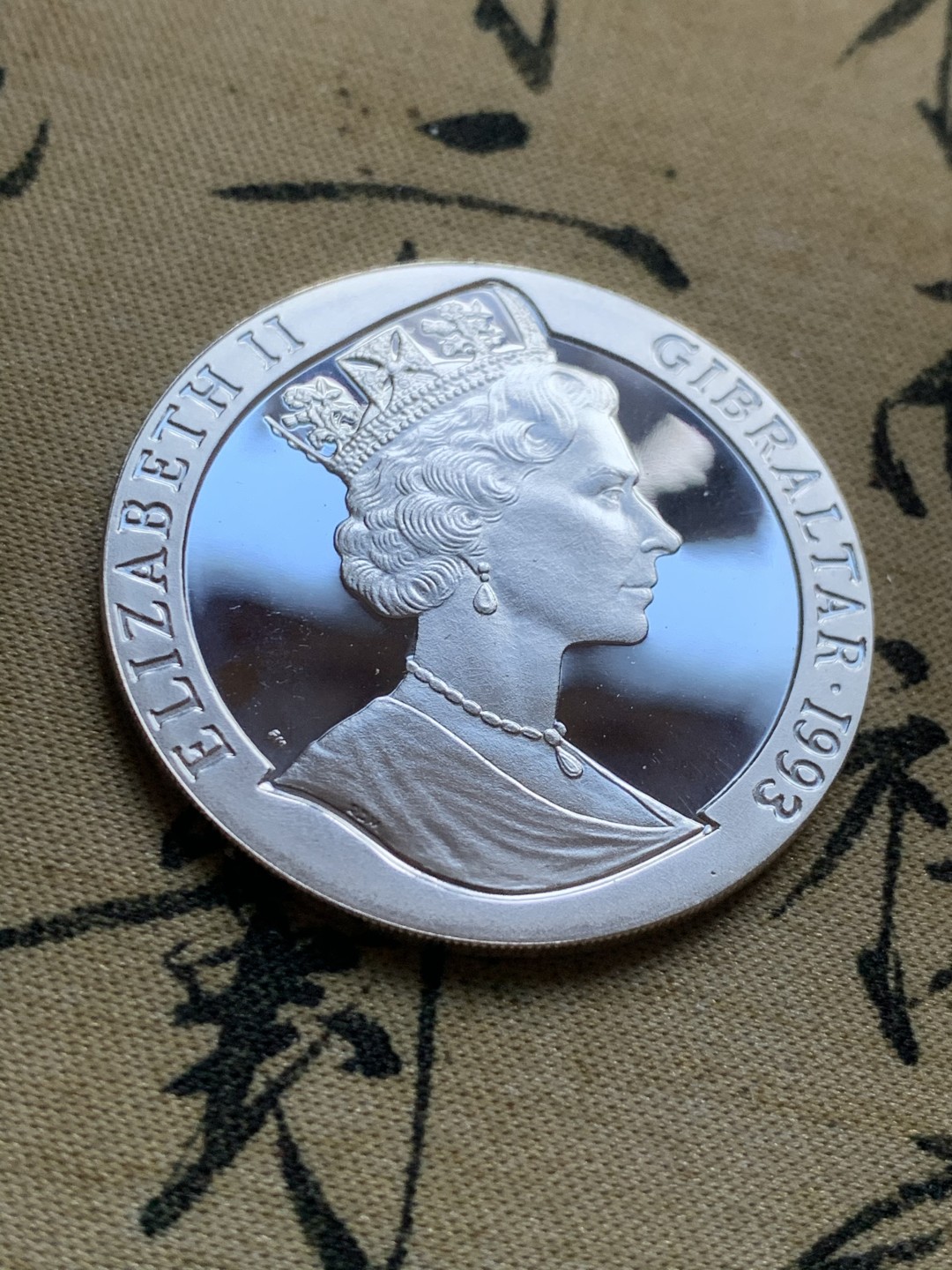 《竞宝斋》第37场-周日 首场自动拍卖 2件或者满200包顺丰 红盒证书 直布罗陀1993年 欧洲货币经济 21ECU伦敦造币厂 精制大银币 少见