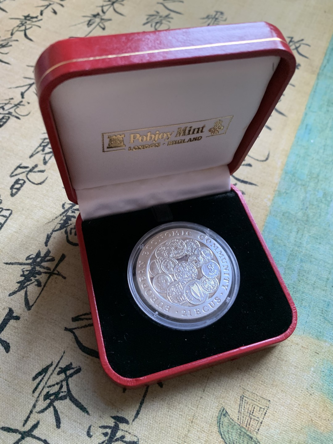 《竞宝斋》第37场-周日 首场自动拍卖 2件或者满200包顺丰 红盒证书 直布罗陀1993年 欧洲货币经济 21ECU伦敦造币厂 精制大银币 少见